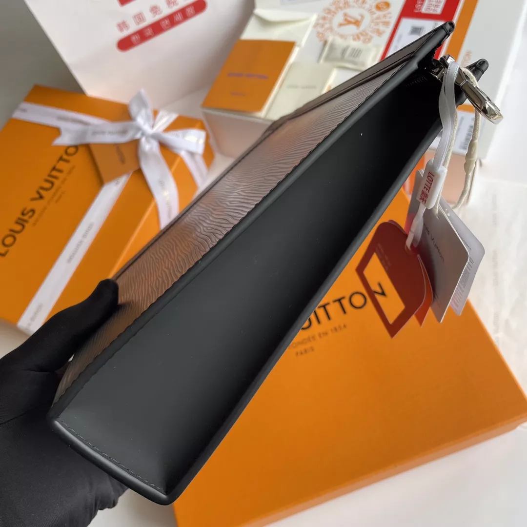Flexible 4360 Louis Vuitton AAA Quality Wallets