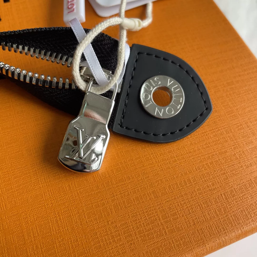 Flexible 4360 Louis Vuitton AAA Quality Wallets
