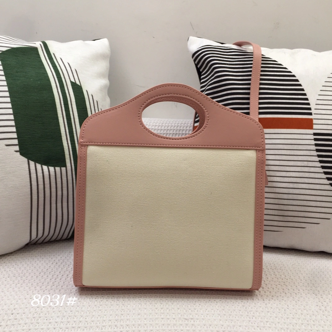 Flexible 4366 Burberry AAA Quality Messenger Bags For Women