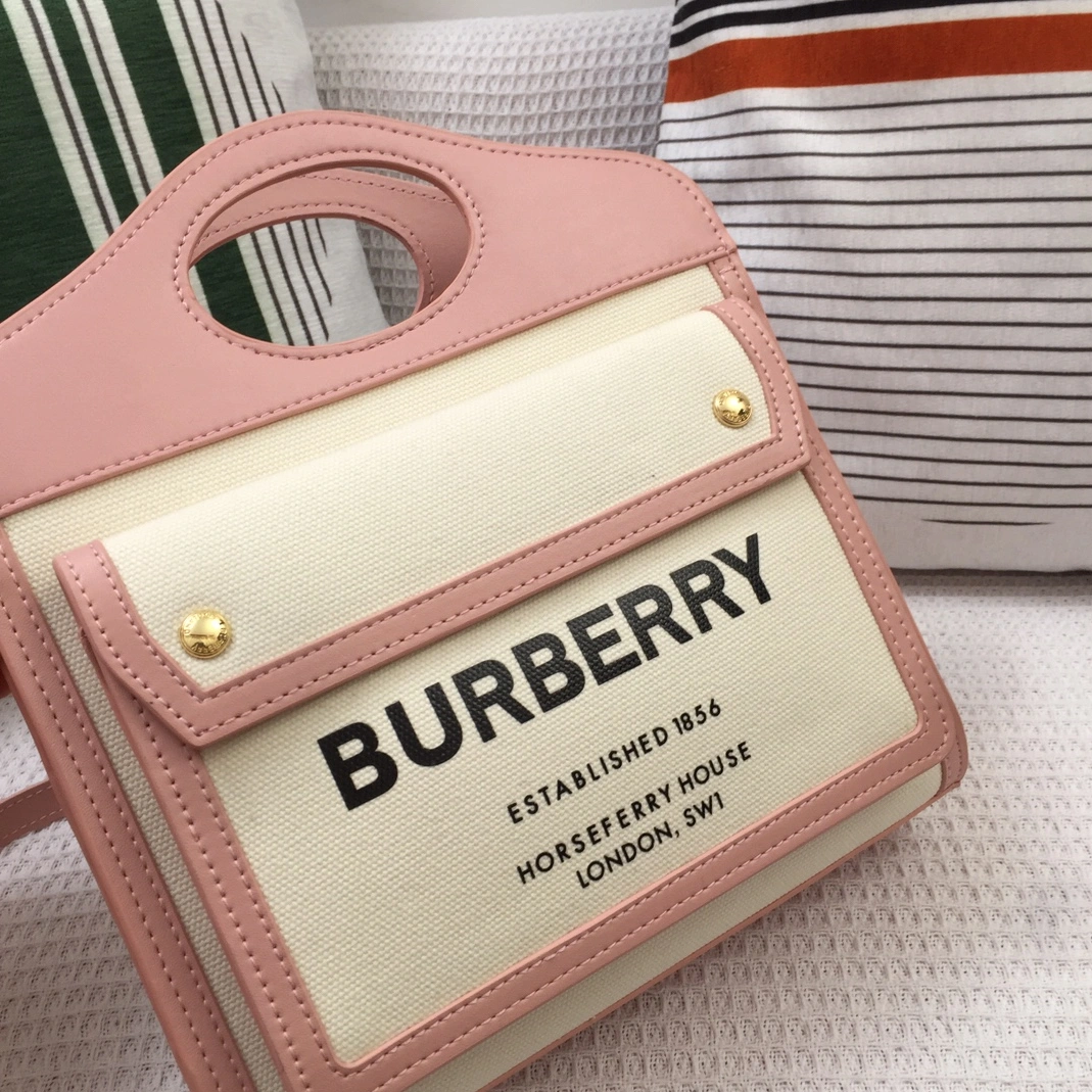 Flexible 4366 Burberry AAA Quality Messenger Bags For Women