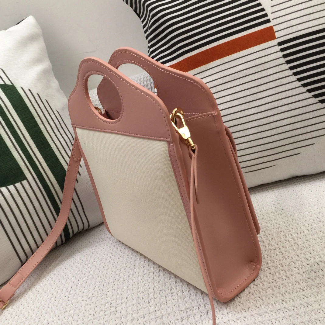 Flexible 4366 Burberry AAA Quality Messenger Bags For Women