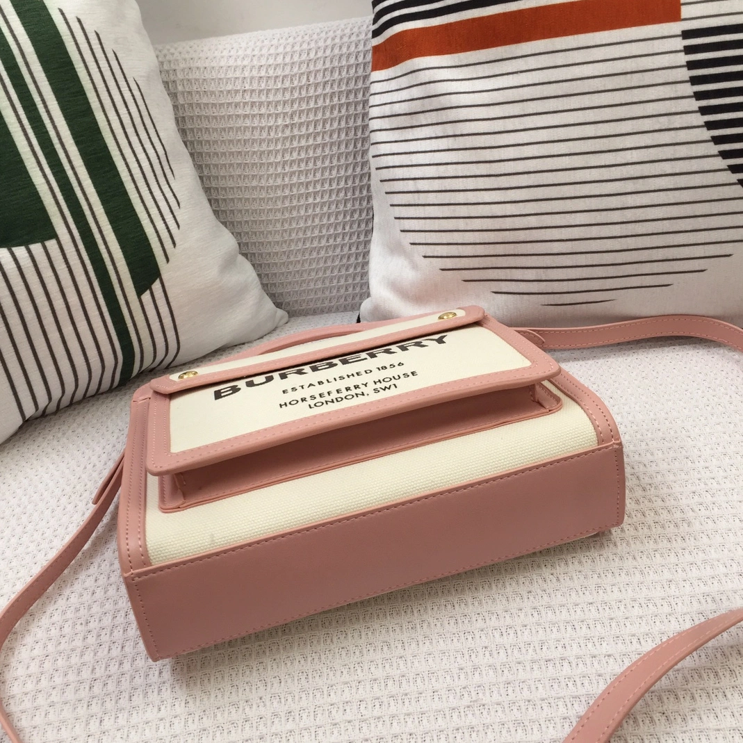 Flexible 4366 Burberry AAA Quality Messenger Bags For Women
