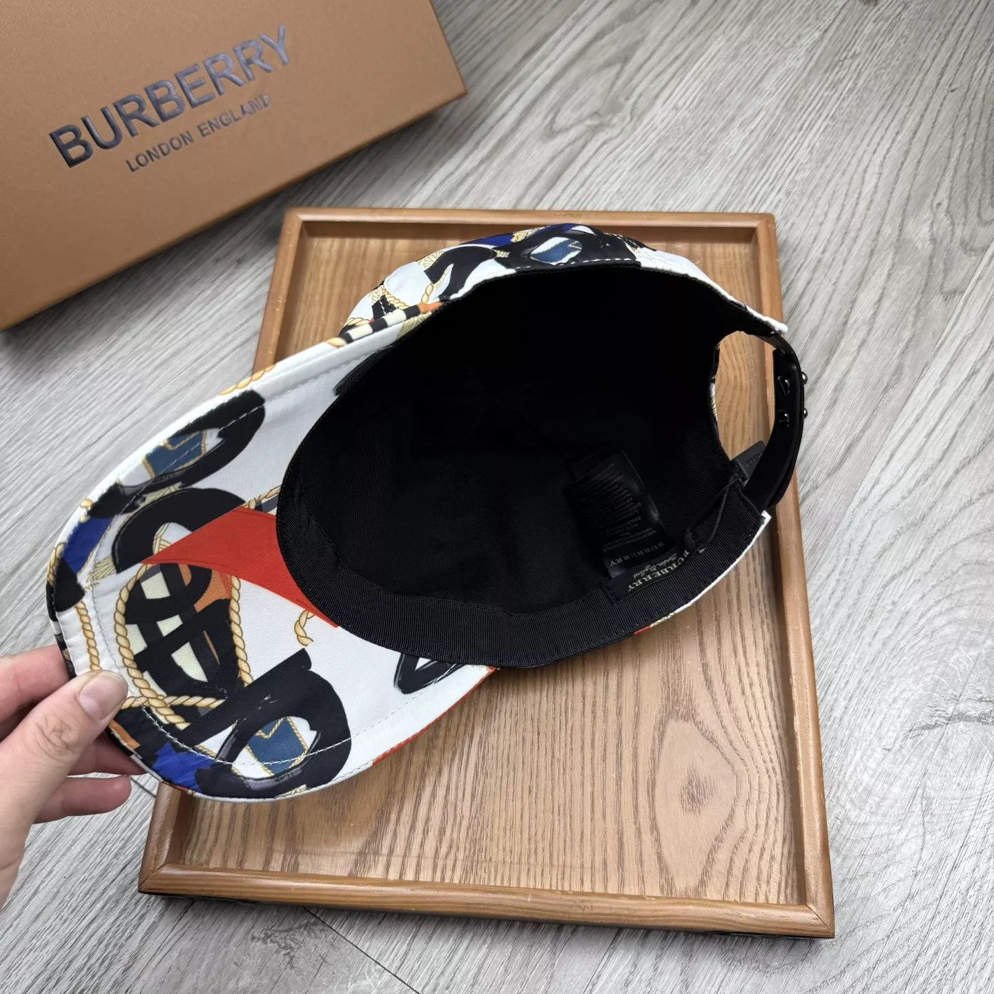 Flexible 4441 Burberry Caps