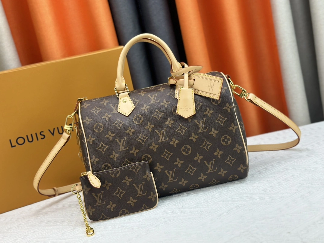 Flexible 4578 Louis Vuitton AAA Quality Handbags For Women