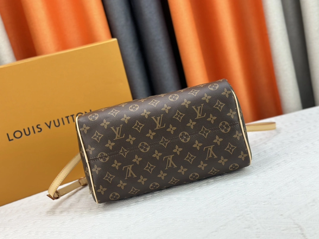 Flexible 4578 Louis Vuitton AAA Quality Handbags For Women