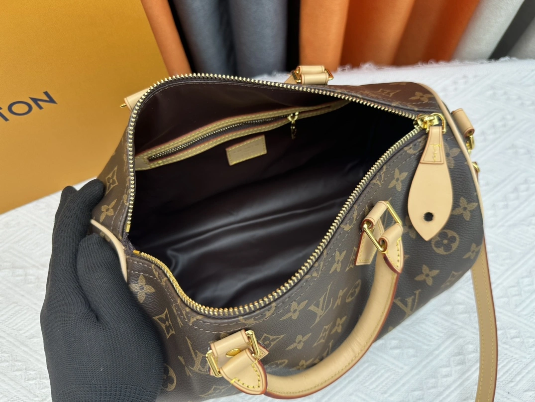 Flexible 4578 Louis Vuitton AAA Quality Handbags For Women