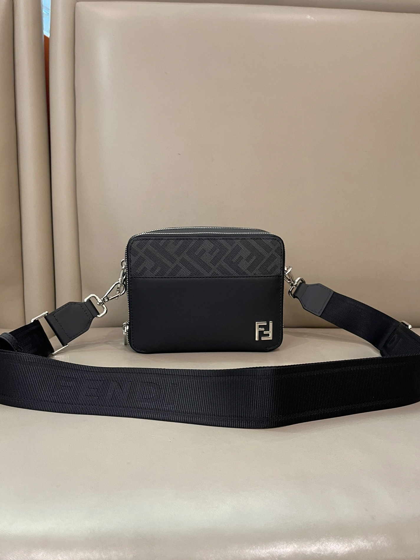 Flexible 4794 Fendi AAA Man Messenger Bags