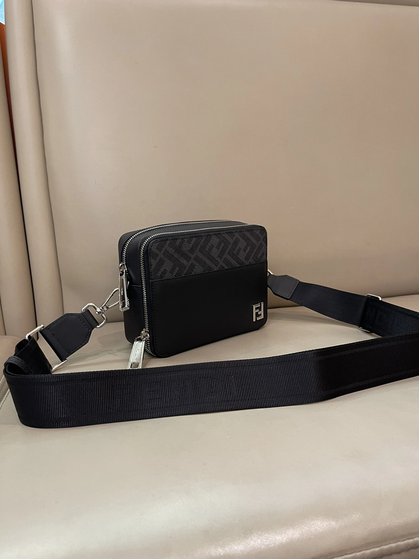 Flexible 4794 Fendi AAA Man Messenger Bags