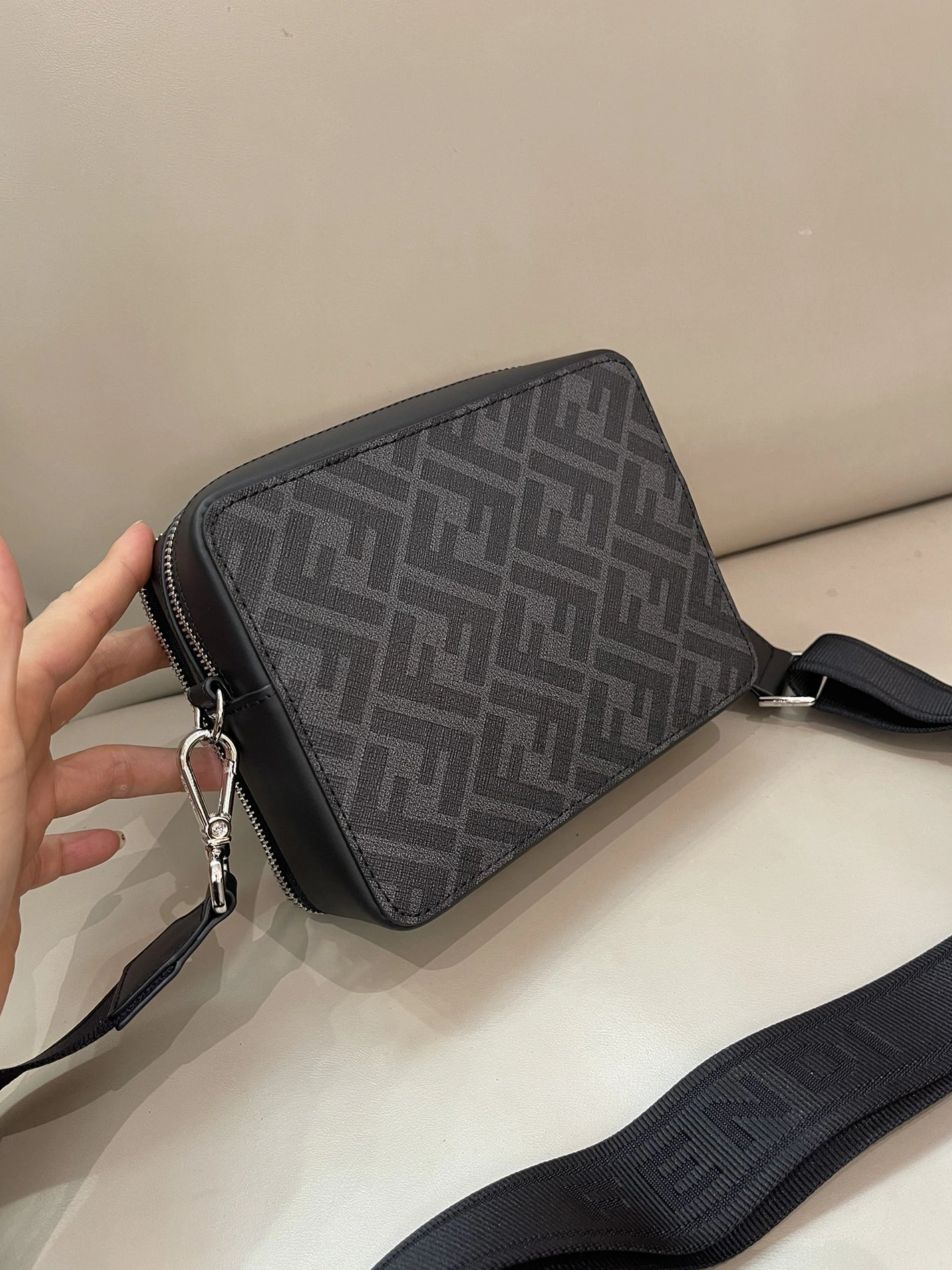 Flexible 4794 Fendi AAA Man Messenger Bags