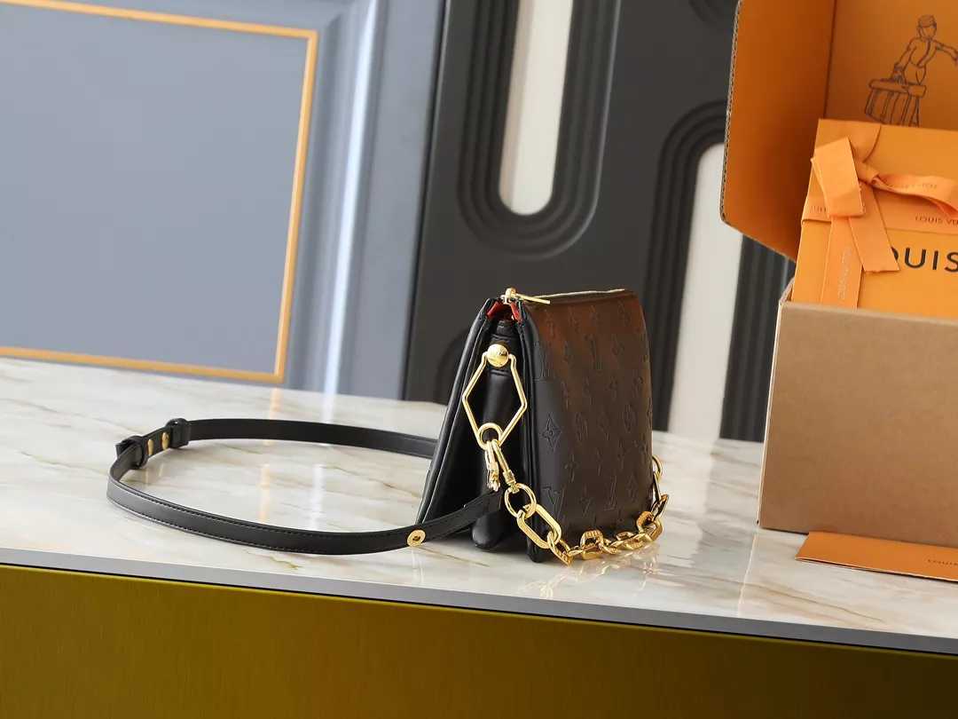 Flexible 5075 Louis Vuitton Messenger Bags For Women