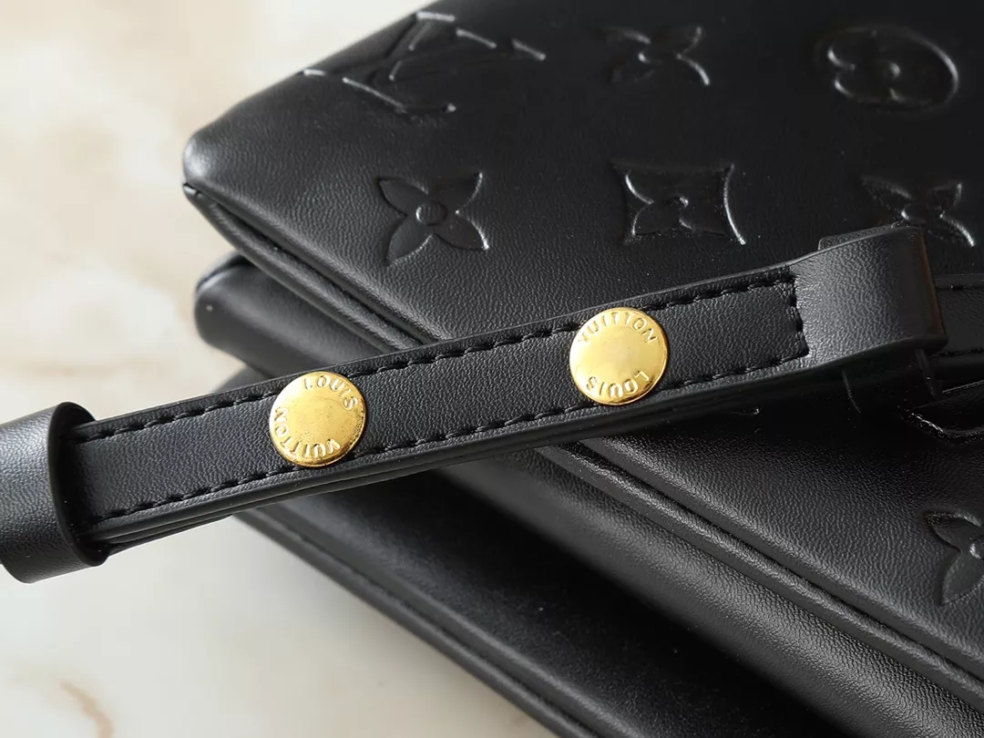 Flexible 5075 Louis Vuitton Messenger Bags For Women
