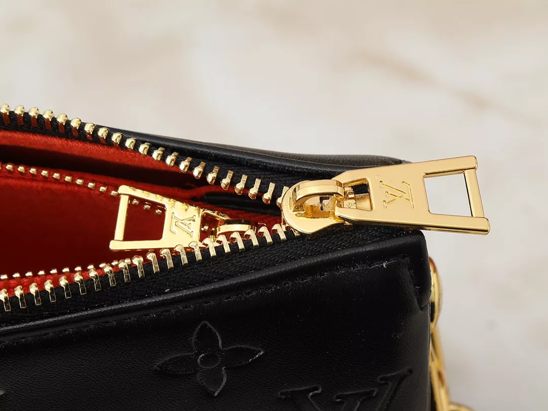 Flexible 5075 Louis Vuitton Messenger Bags For Women