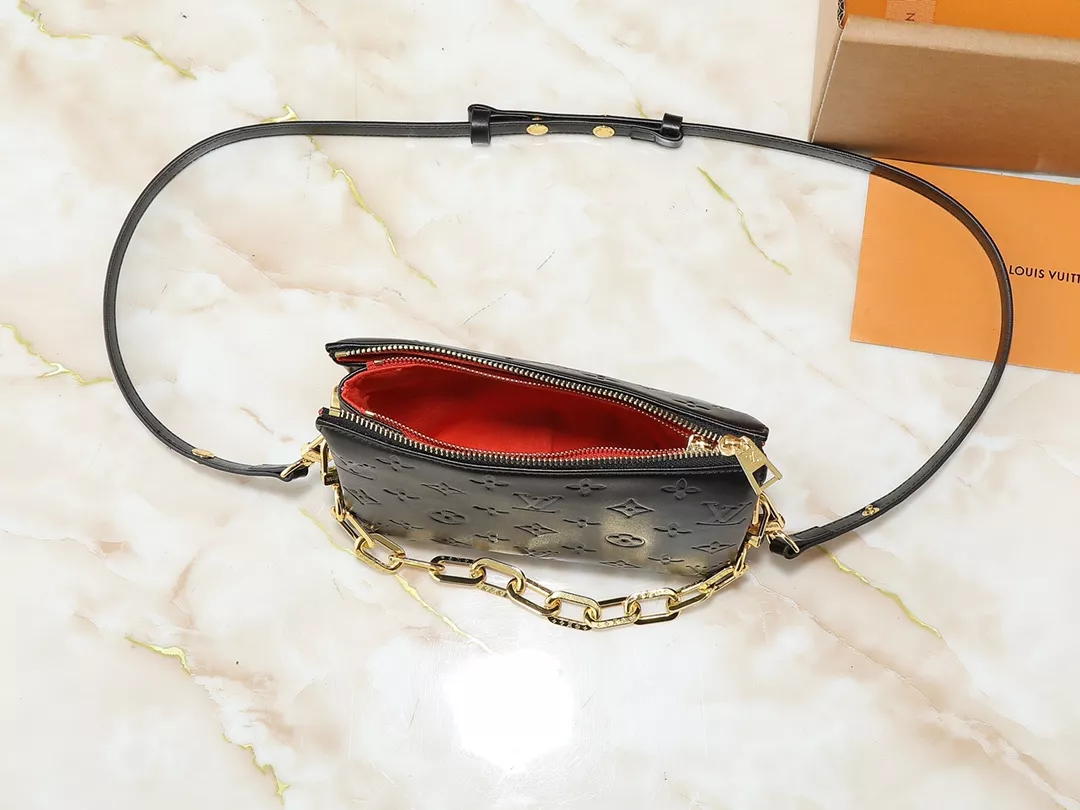 Flexible 5075 Louis Vuitton Messenger Bags For Women