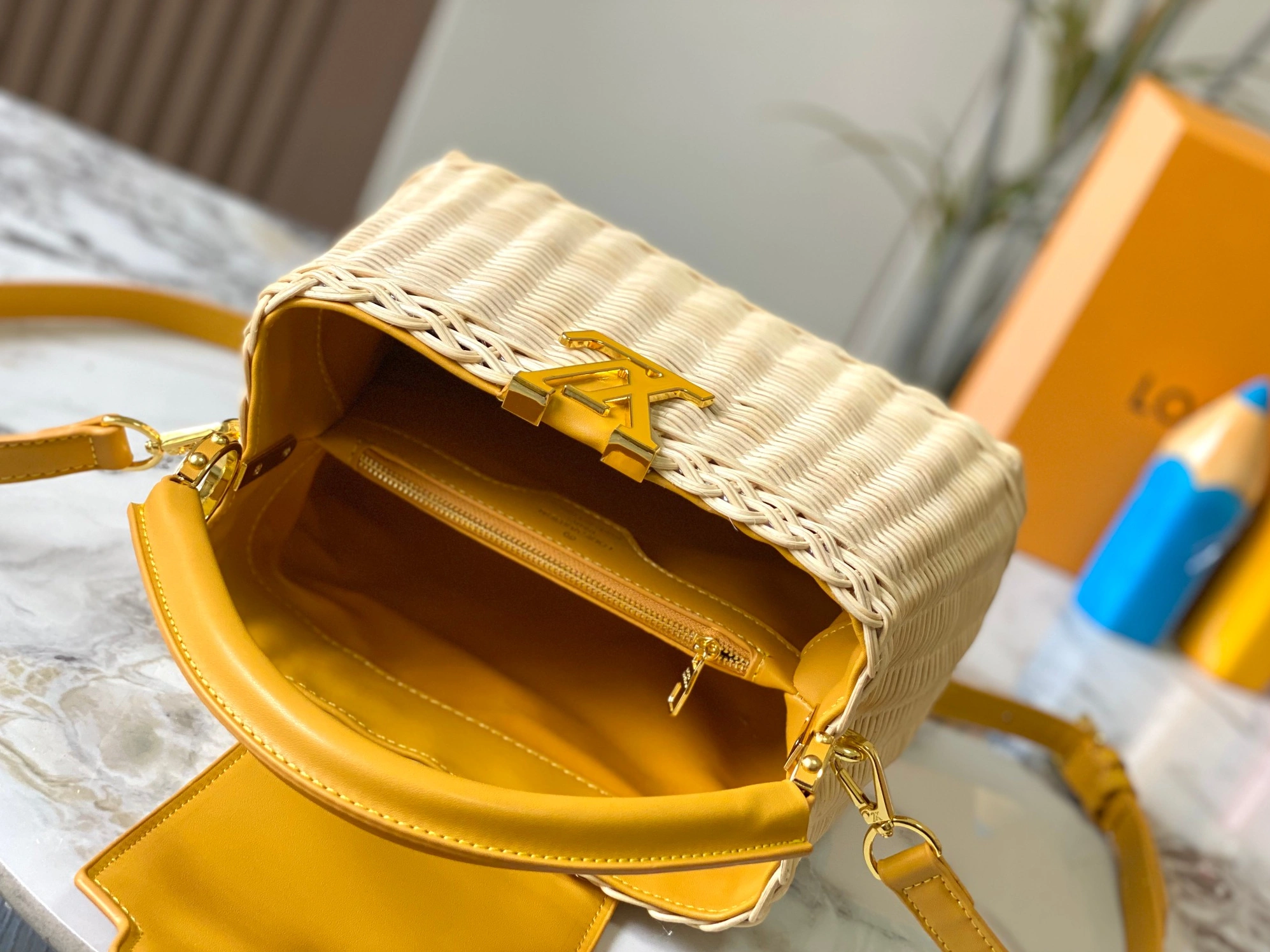 Flexible 5121 Louis Vuitton AAA Quality Messenger Bags For Women