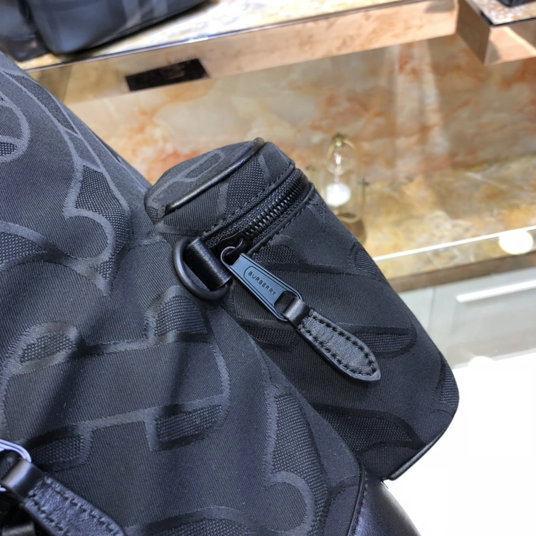 Flexible 5265 Burberry AAA Man Backpacks