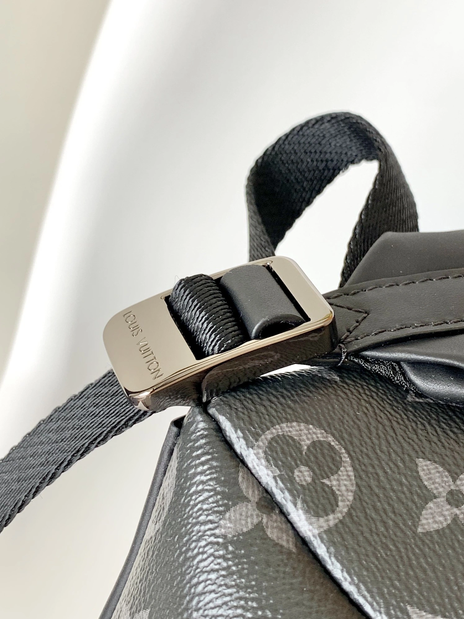 Flexible 5365 Louis Vuitton LV AAA Man Backpacks