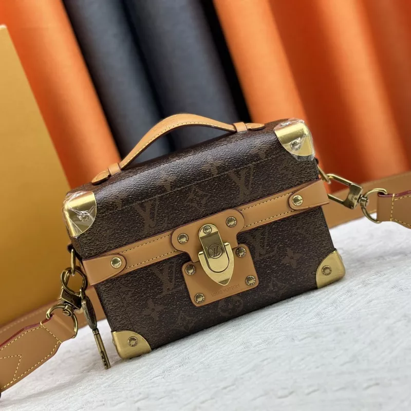 Flexible 5476 Louis Vuitton AAA Quality Messenger Bags For Women