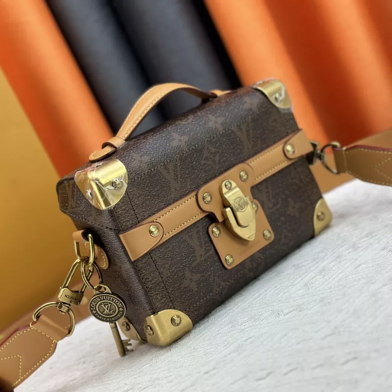Flexible 5476 Louis Vuitton AAA Quality Messenger Bags For Women