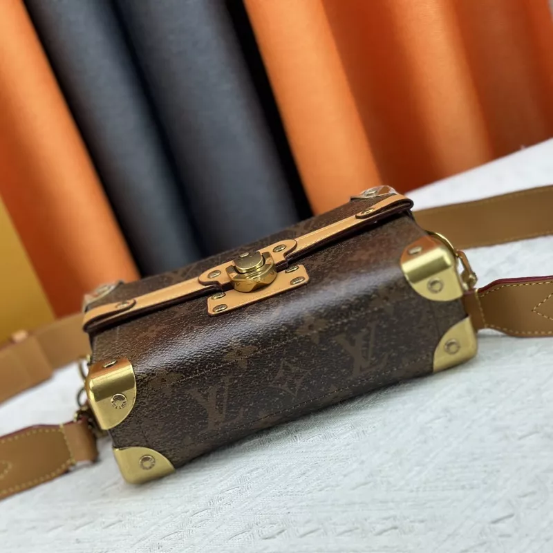 Flexible 5476 Louis Vuitton AAA Quality Messenger Bags For Women