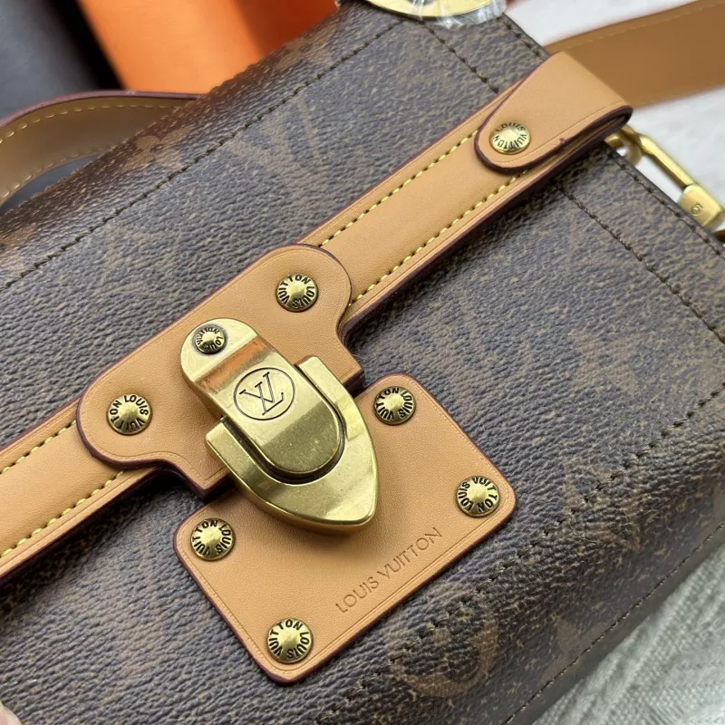 Flexible 5476 Louis Vuitton AAA Quality Messenger Bags For Women