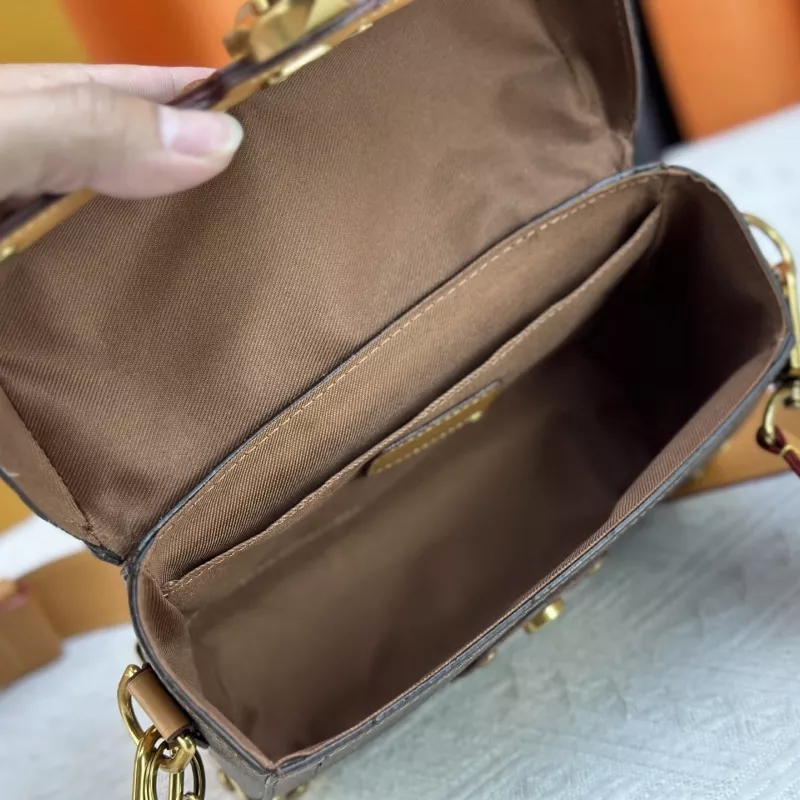 Flexible 5476 Louis Vuitton AAA Quality Messenger Bags For Women