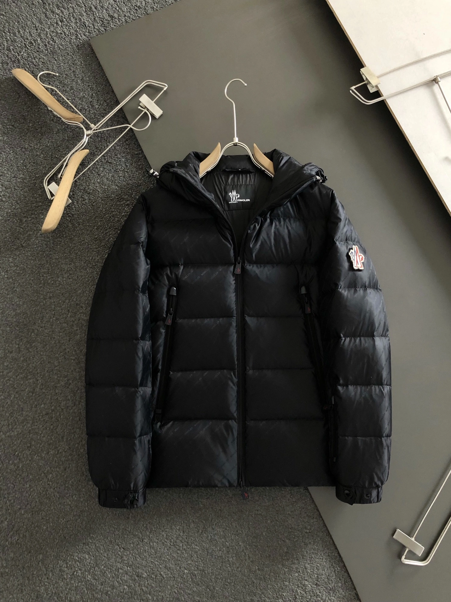 Flexible 5564 Moncler Down Feather Coat Long Sleeved For Men
