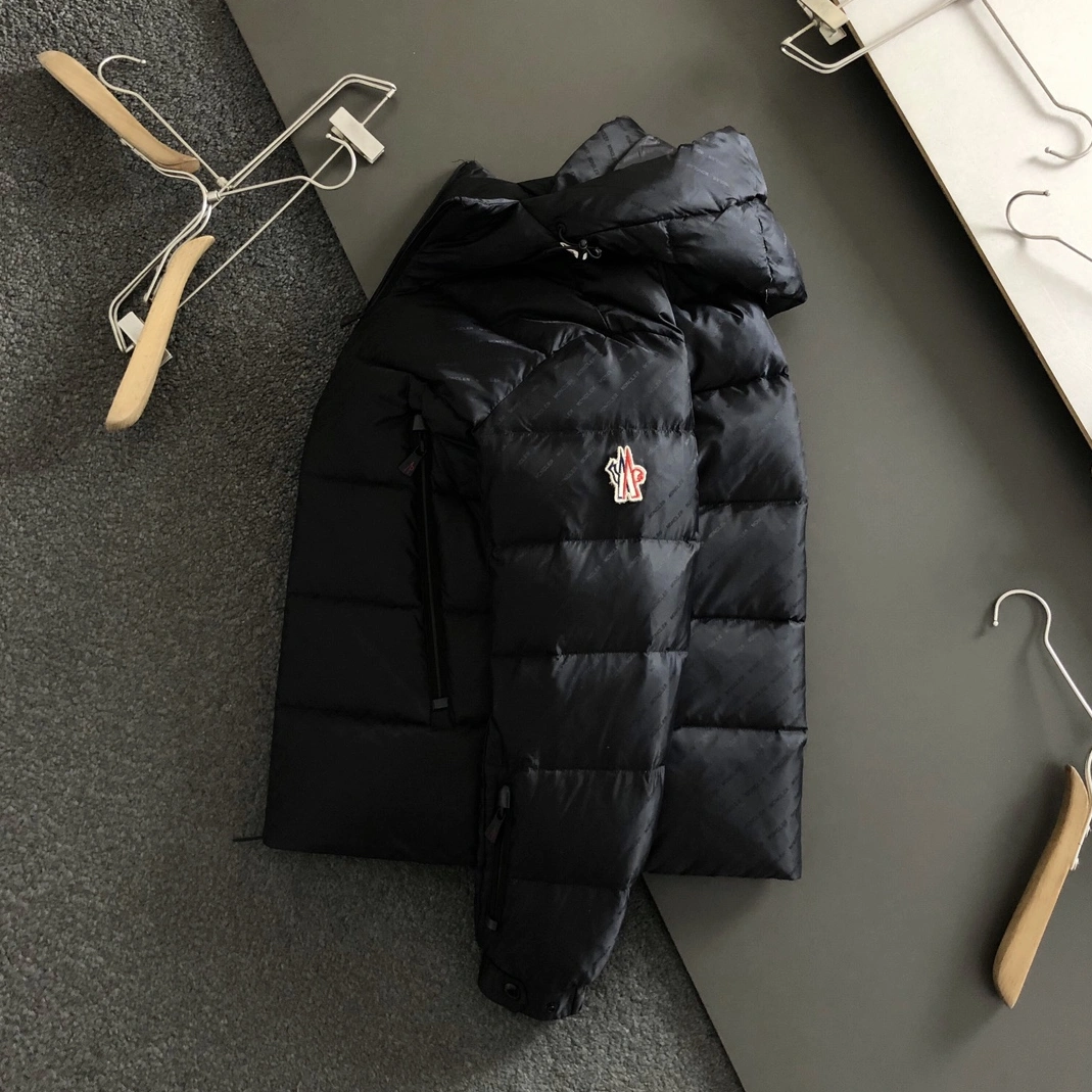 Flexible 5564 Moncler Down Feather Coat Long Sleeved For Men