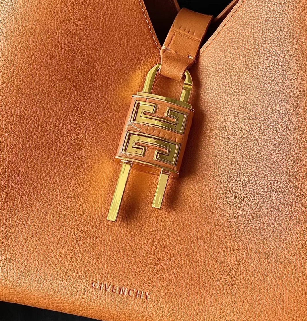 Flexible 5708 Givenchy AAA Quality Shoulder Bags For Women