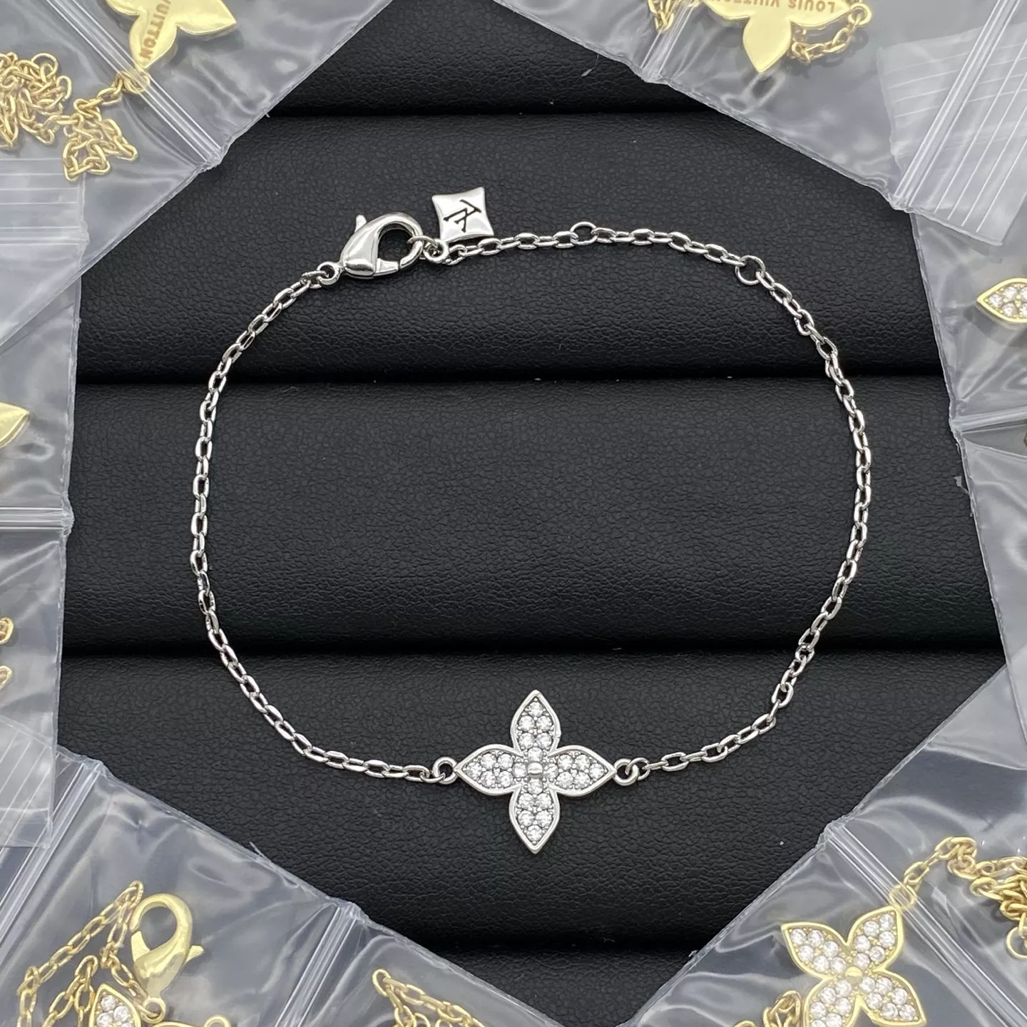 Flexible 5743 Louis Vuitton LV Bracelets