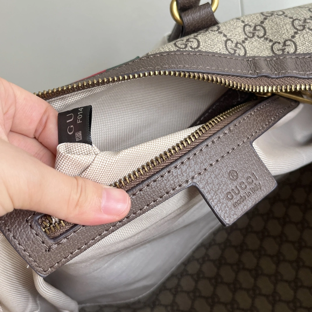 Flexible 595 Gucci Travel Bags