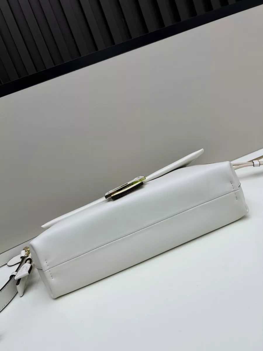 Flexible 6161 Fendi AAA Quality Messenger Bags For Women