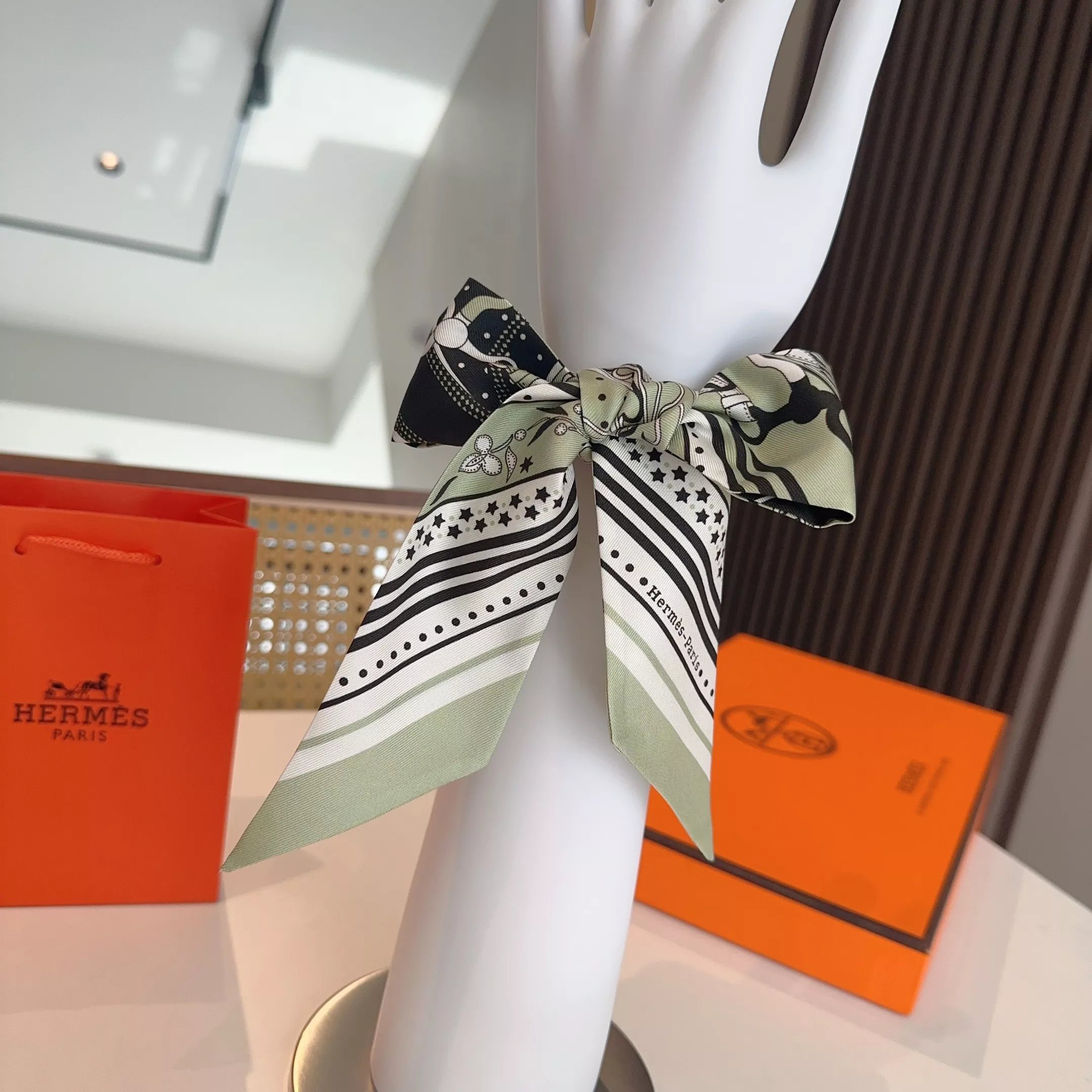 Flexible 6305 Hermes Silk Scarf