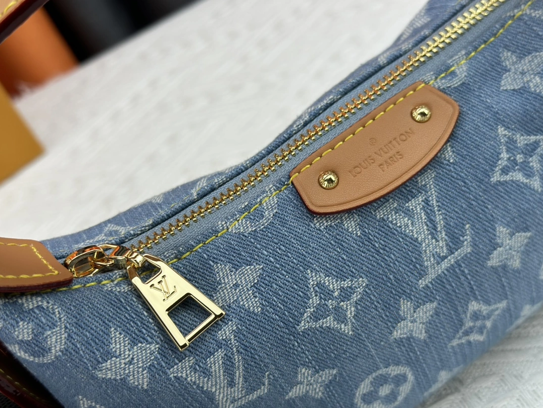 Flexible 6318 Louis Vuitton AAA Quality Shoulder Bags For Women