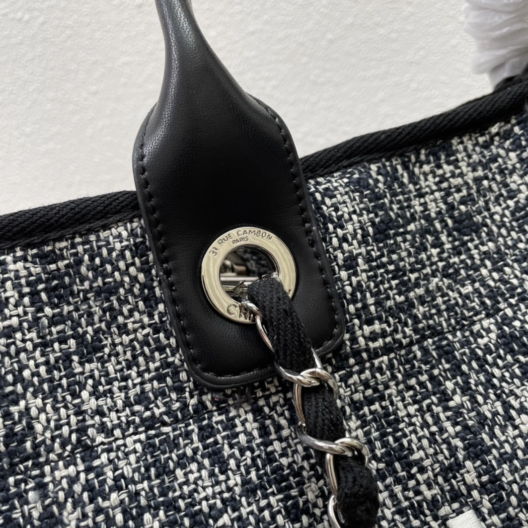 Flexible 6772 Chanel AAA Quality Handbags For Women