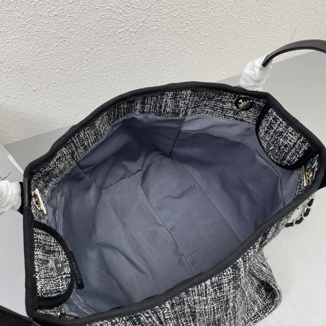 Flexible 6772 Chanel AAA Quality Handbags For Women