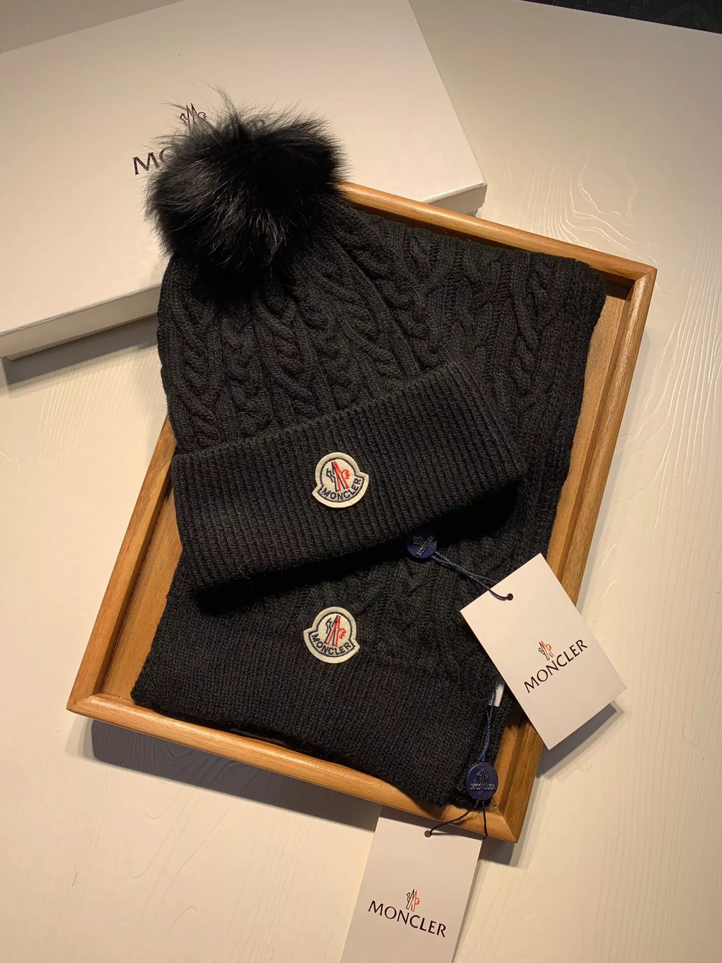 Flexible 6848 Moncler Hat and Scarf Set