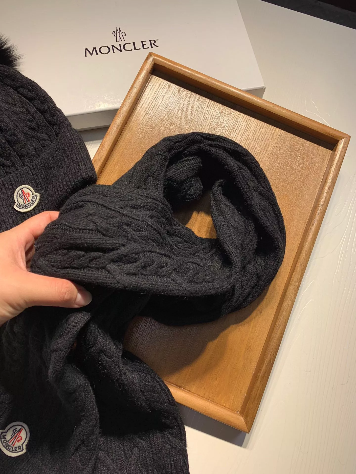 Flexible 6848 Moncler Hat and Scarf Set