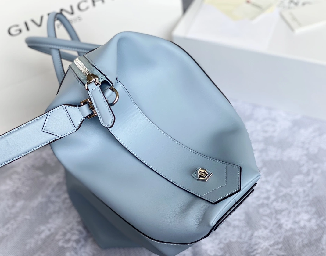 Flexible 7025 Givenchy AAA Quality Handbags For Women
