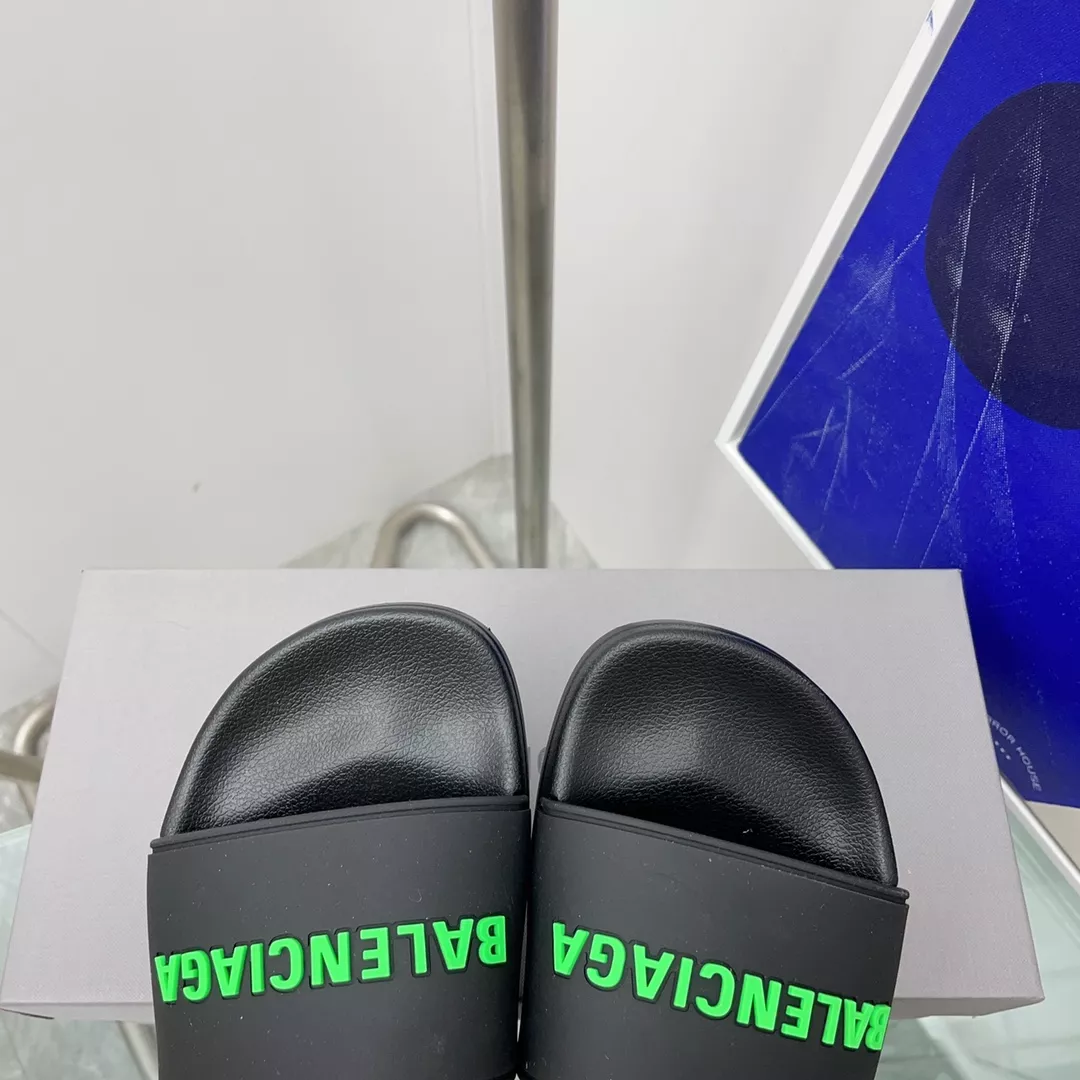 Flexible 7128 Balenciaga Slippers For Men