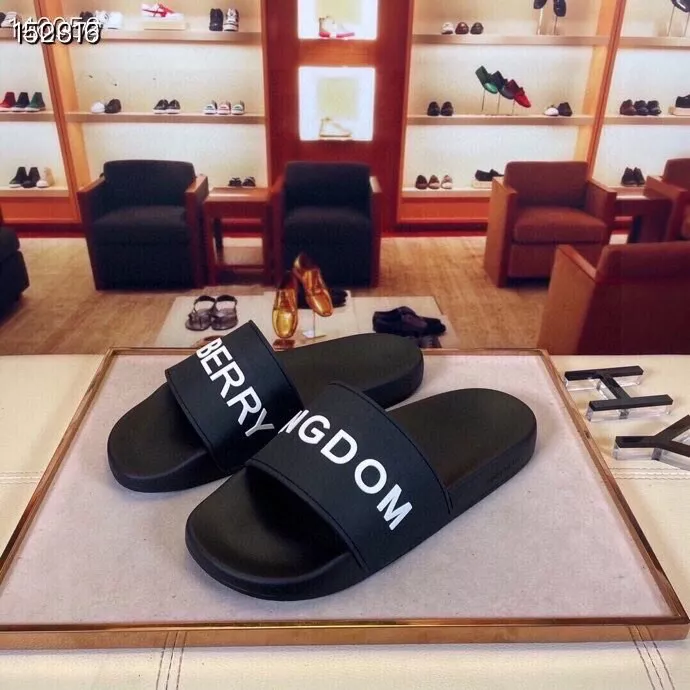 Flexible 7153 Burberry Slippers For Men