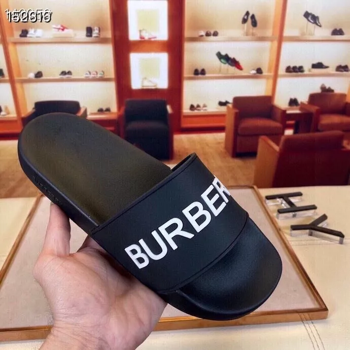 Flexible 7153 Burberry Slippers For Men