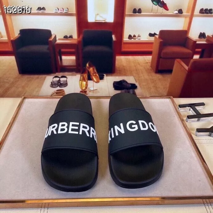 Flexible 7153 Burberry Slippers For Men