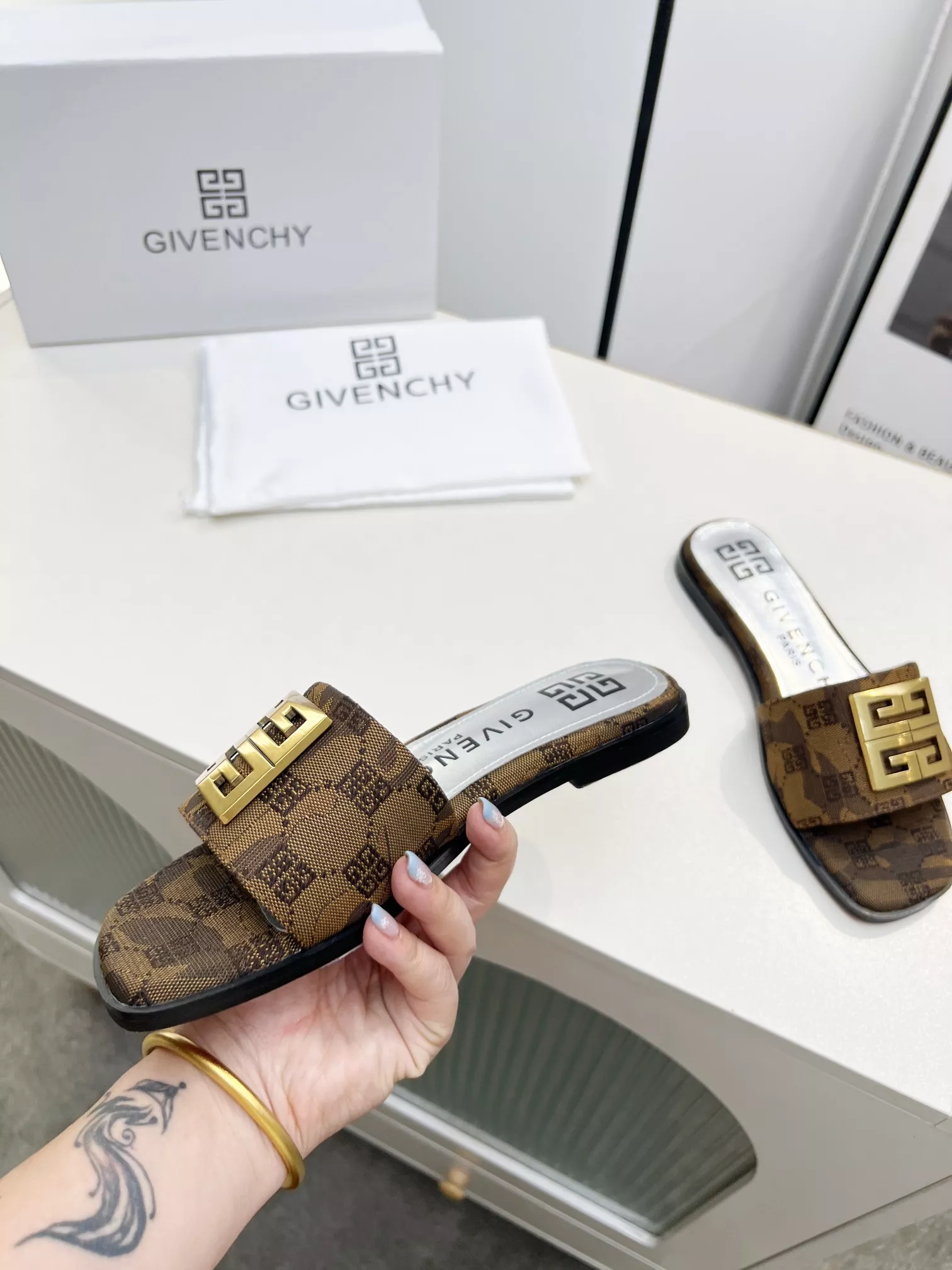 Flexible 7276 Givenchy Slippers For Women