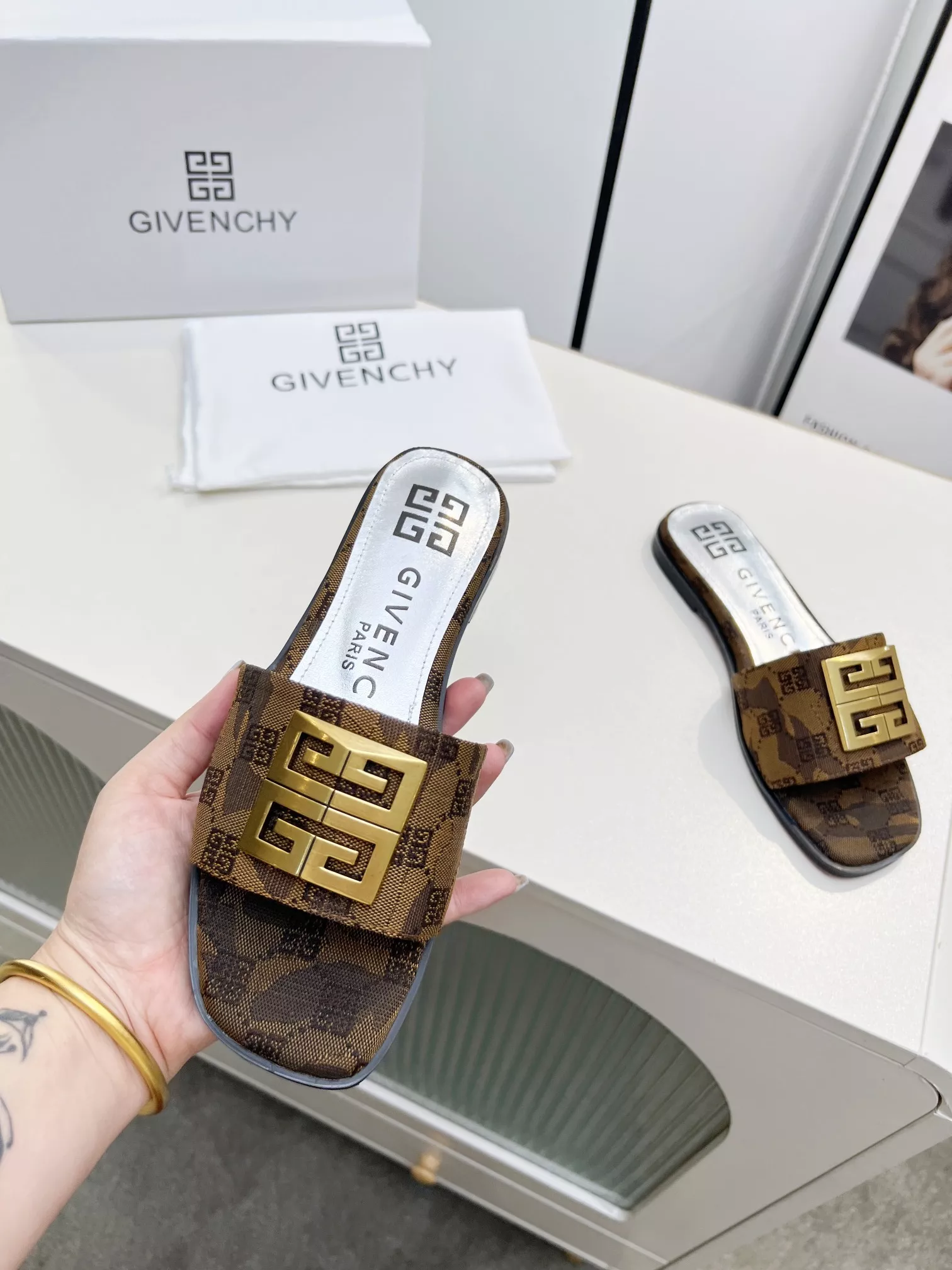 Flexible 7276 Givenchy Slippers For Women