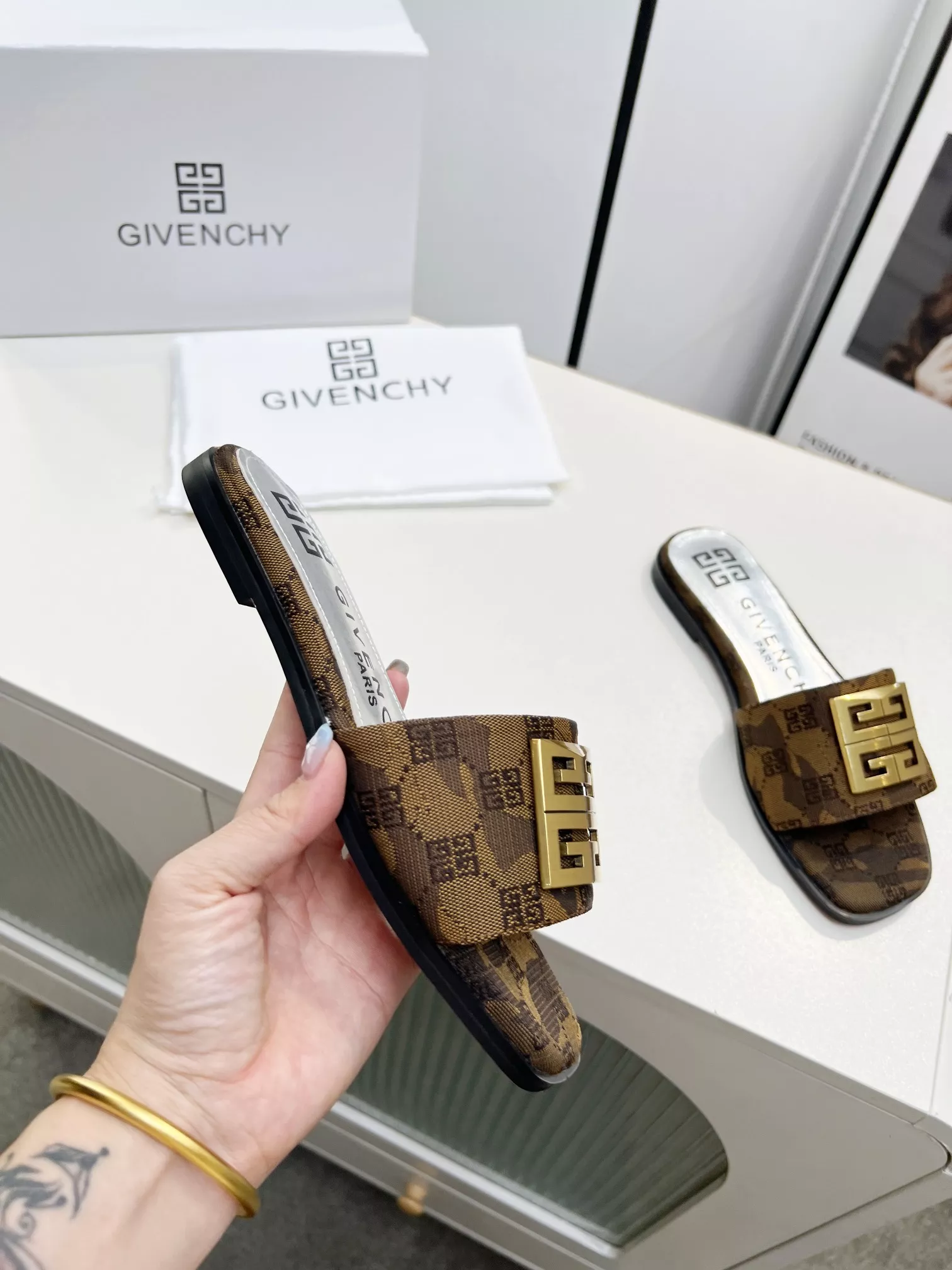 Flexible 7276 Givenchy Slippers For Women