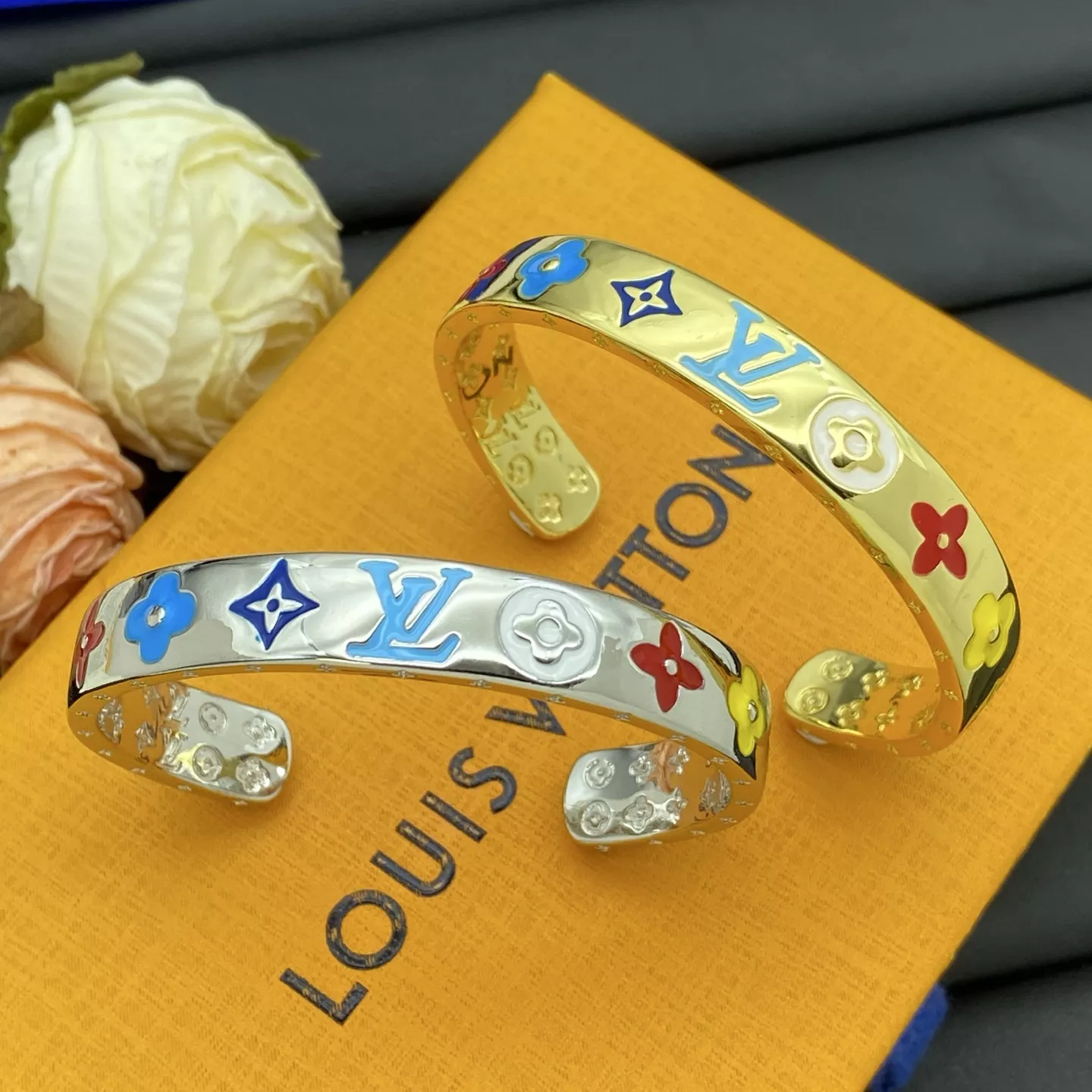 Flexible 7606 Louis Vuitton LV Bracelets