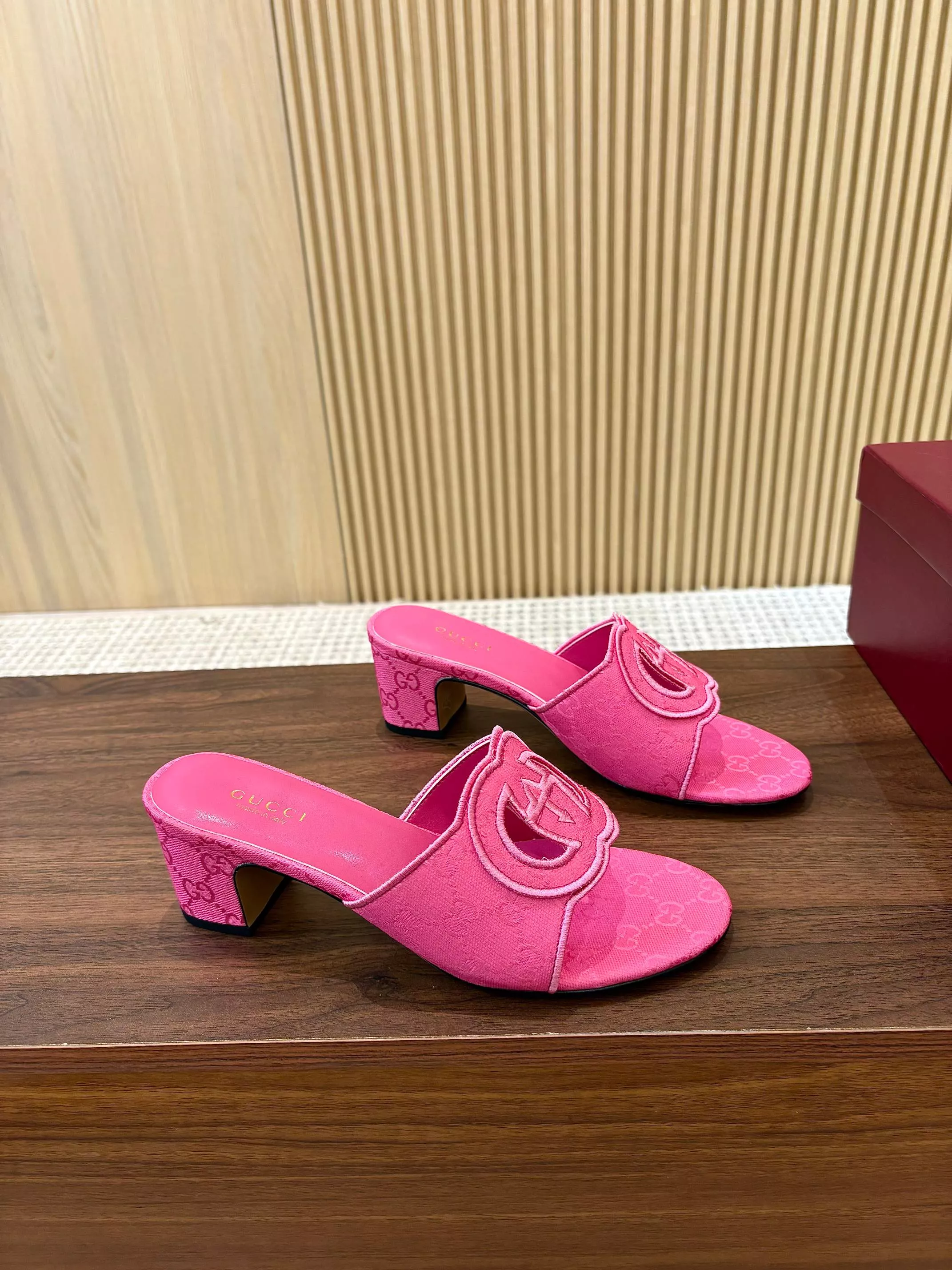 Flexible 7629 Gucci Slippers For Women