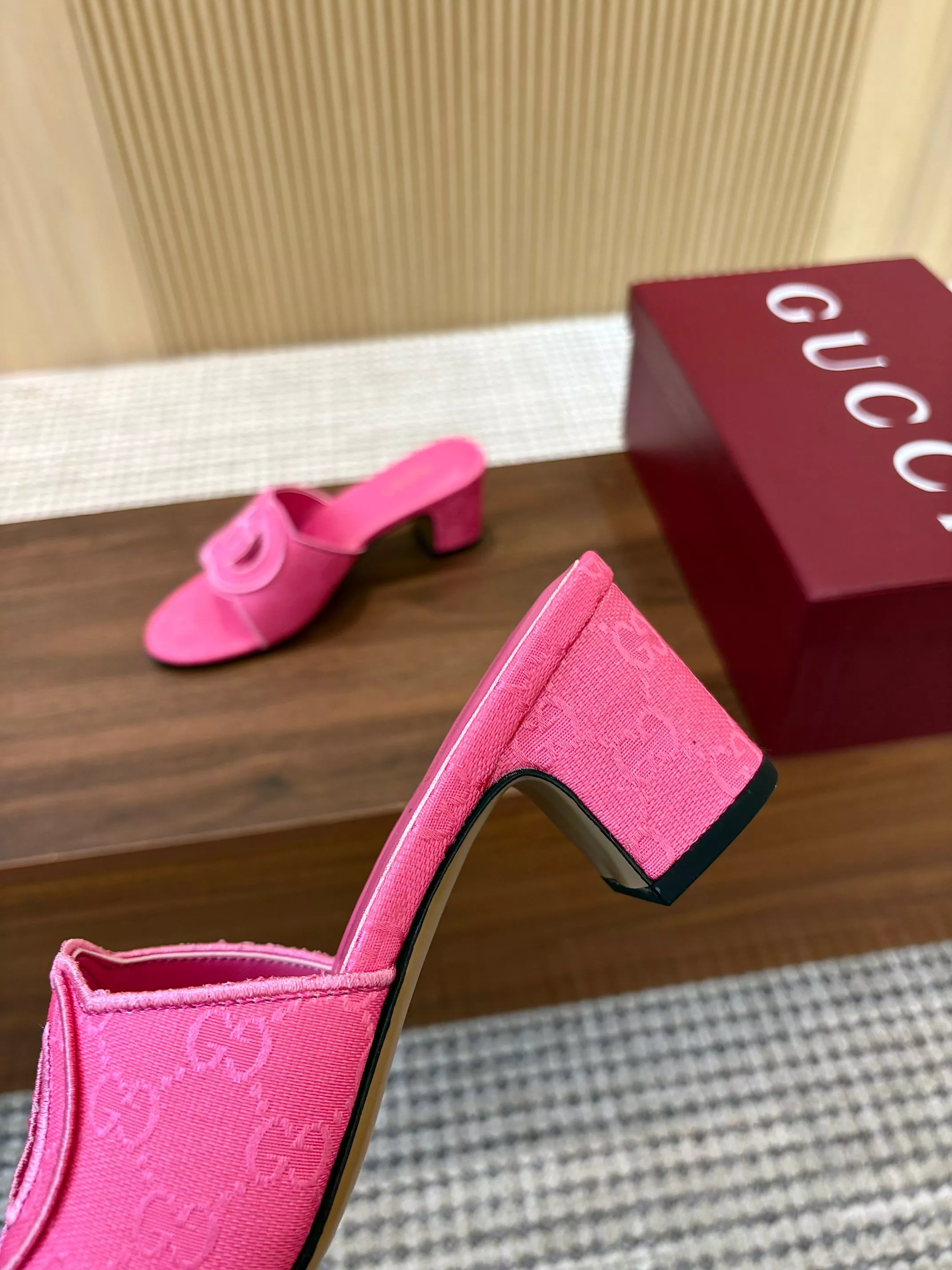 Flexible 7629 Gucci Slippers For Women