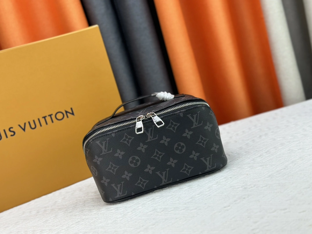Flexible 7746 Louis Vuitton AAA Quality Handbags