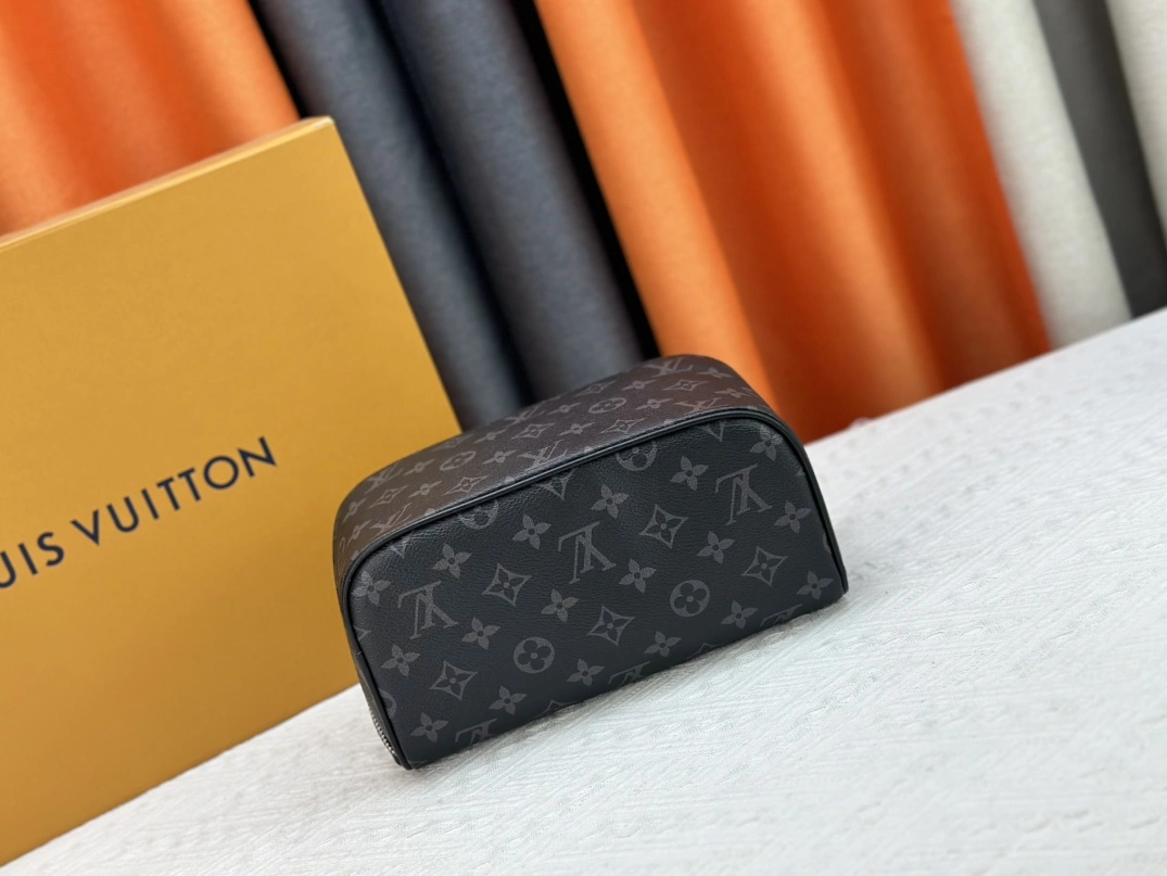 Flexible 7746 Louis Vuitton AAA Quality Handbags